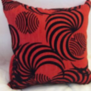 VỎ GỐI TỰA NHUNG NỈ ĐỎ 45X45CM